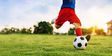 Identifiquen a dos pares alteans per insultar i amenaçar a un àrbitre en un partit de benjamins (8 anys) a Xàbia Identifiquen a dos pares alteans per insultar i amenaçar a un àrbitre en un partit de benjamins (8 anys) a Xàbia