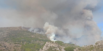 Declarat un incendi forestal en la Serra Ferrer, entre Tàrbena i Xaló.