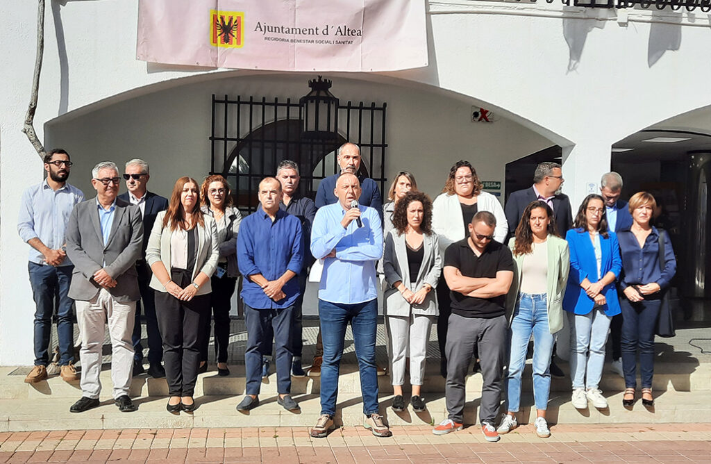 Hui, dilluns 4 de novembre, a les 12.00h, a la plaça de l’Ajuntament, cinc minuts de silenci ,en respecte a les centenars de víctimes de la Dana Hui, dilluns 4 de novembre, a les 12.00h, a la plaça de l’Ajuntament, cinc minuts de silenci ,en respecte a les centenars de víctimes de la Dana