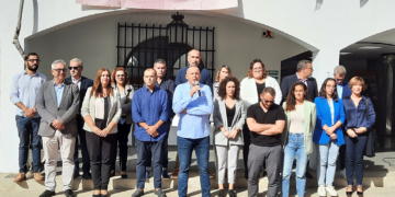 Hui, dilluns 4 de novembre, a les 12.00h, a la plaça de l’Ajuntament, cinc minuts de silenci ,en respecte a les centenars de víctimes de la Dana
