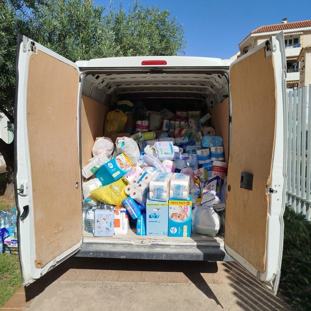 S’omplin furgonetes d’ajuda per als afectats per la DANA desde Altea