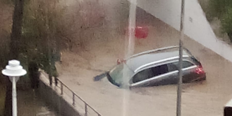 Alerta taronja per plutges: inundacions i vies tallades per les fortes pluges [Vídeos]