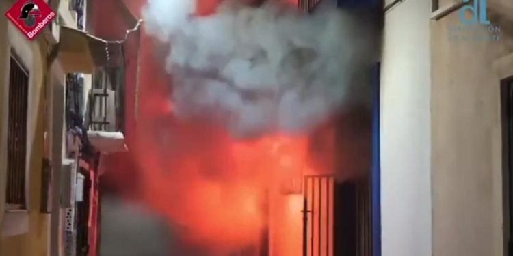 Incendi en una vivenda de la Vila Joiosa mobilitza quatre dotacions de bombers