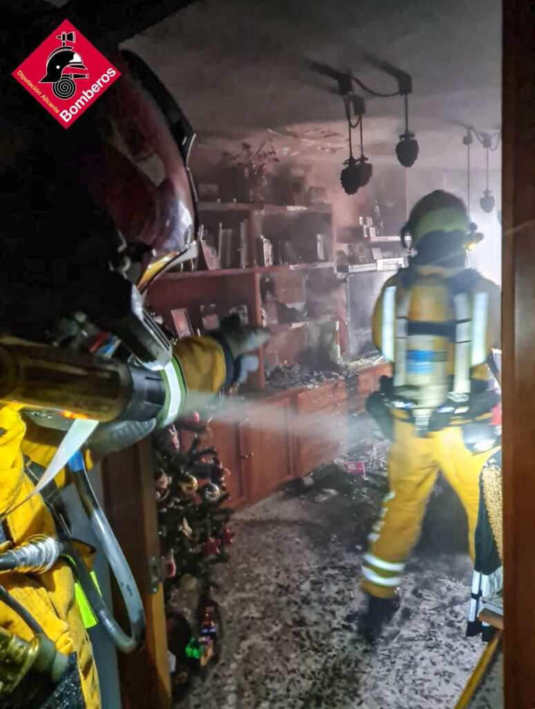 Incendi en un bloc de pisos a Callosa d’En Sarrià