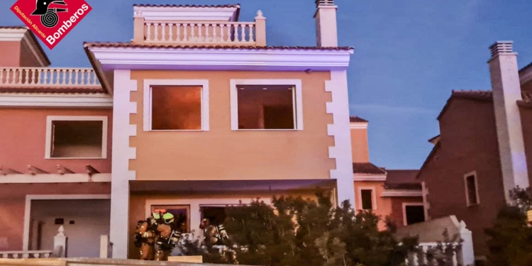 Extingit un incendi en una vivenda d’Alfàs del Pi sense danys personals