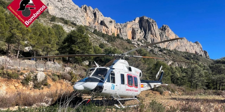 Un caçador pateix diversos traumatismes en caure per un terraplé a Altea