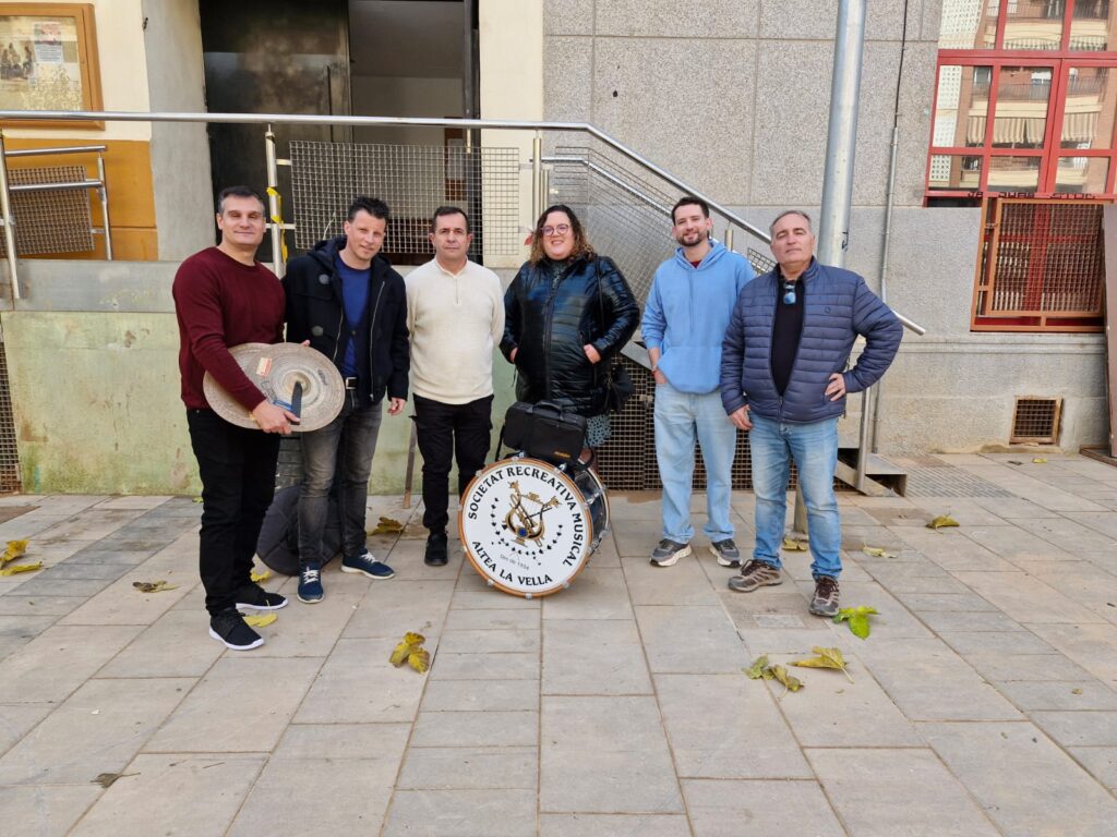 La Societat Recreativa Musical d’Altea la Vella fa entrega de material musical i fons recaptats al Centre instructiu i musical de Massanassa. La Societat Recreativa Musical d’Altea la Vella fa entrega de material musical i fons recaptats al Centre instructiu i musical de Massanassa.