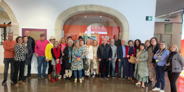 Cultura realitza una visita a l’exposició del pintor alteà Juan Navarro Ramón al Mubag