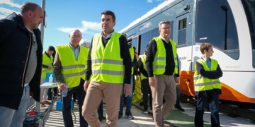 Mazón en Altea: “El TRAM d’Alacant entre Benidorm i Dénia compta per fi amb una connexió directa i amb el servei que mereixen els usuaris” Mazón en Altea: “El TRAM d’Alacant entre Benidorm i Dénia compta per fi amb una connexió directa i amb el servei que mereixen els usuaris”