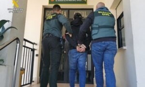 La Guàrdia Civil deté a un jove per huit robatoris amb força a Calp La Guàrdia Civil deté a un jove per huit robatoris amb força a Calp
