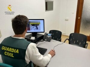 La Guàrdia Civil deté a tres persones per un robatori amb violència en un comerç d’Altea