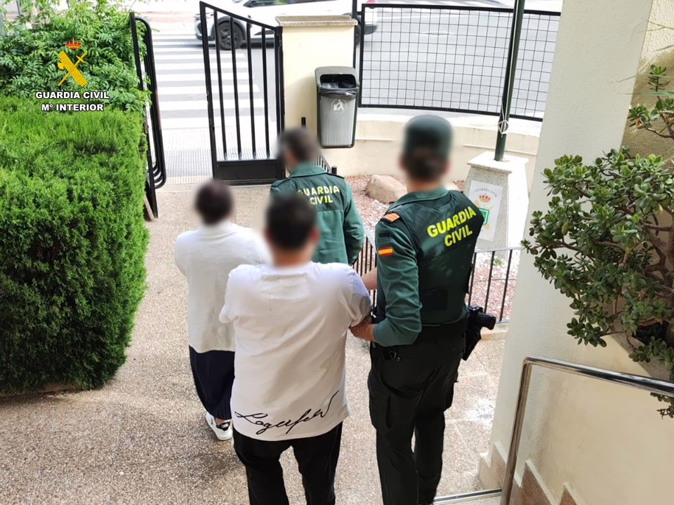 En Calp, dos detinguts per múltiples robatoris mitjançant el mètode de l’abraçada En Calp, dos detinguts per múltiples robatoris mitjançant el mètode de l’abraçada