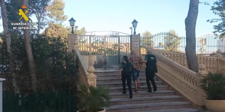 Detingudes dues persones per robatori de vehicles a la Vila Joiosa i Finestrat
