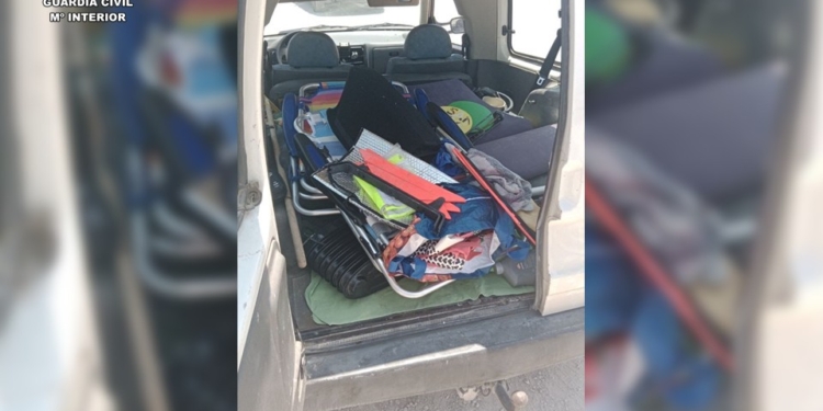 La Guàrdia Civil deté en La Vila Joiosa a dos homes per una sèrie de robatoris en interior de vehicles La Guàrdia Civil deté en La Vila Joiosa a dos homes per una sèrie de robatoris en interior de vehicles