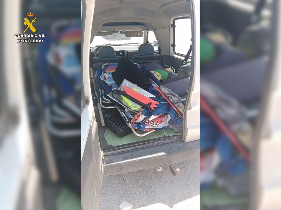 La Guàrdia Civil deté en La Vila Joiosa a dos homes per una sèrie de robatoris en interior de vehicles