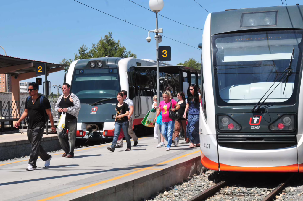 Mazón: “Avancem en la línia del TRAM Gandia-Oliva-Dénia amb 101.000 euros per a l’adjudicació de l’estudi de planejament i viabilitat”