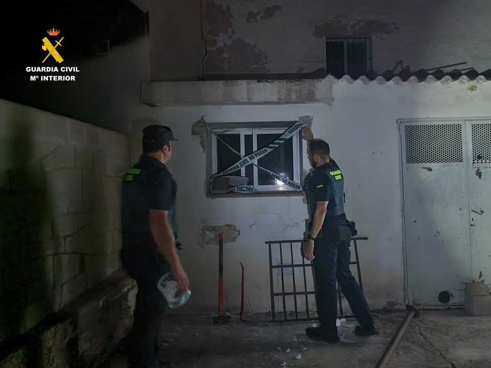 La Guàrdia Civil rescata a una dona d’un incendi en un habitatge d’Altea