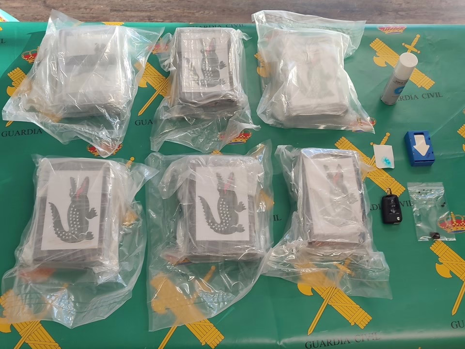 La Guàrdia Civil intervé més de 7 quilos de cocaïna ocults en un vehicle en el port de Dénia