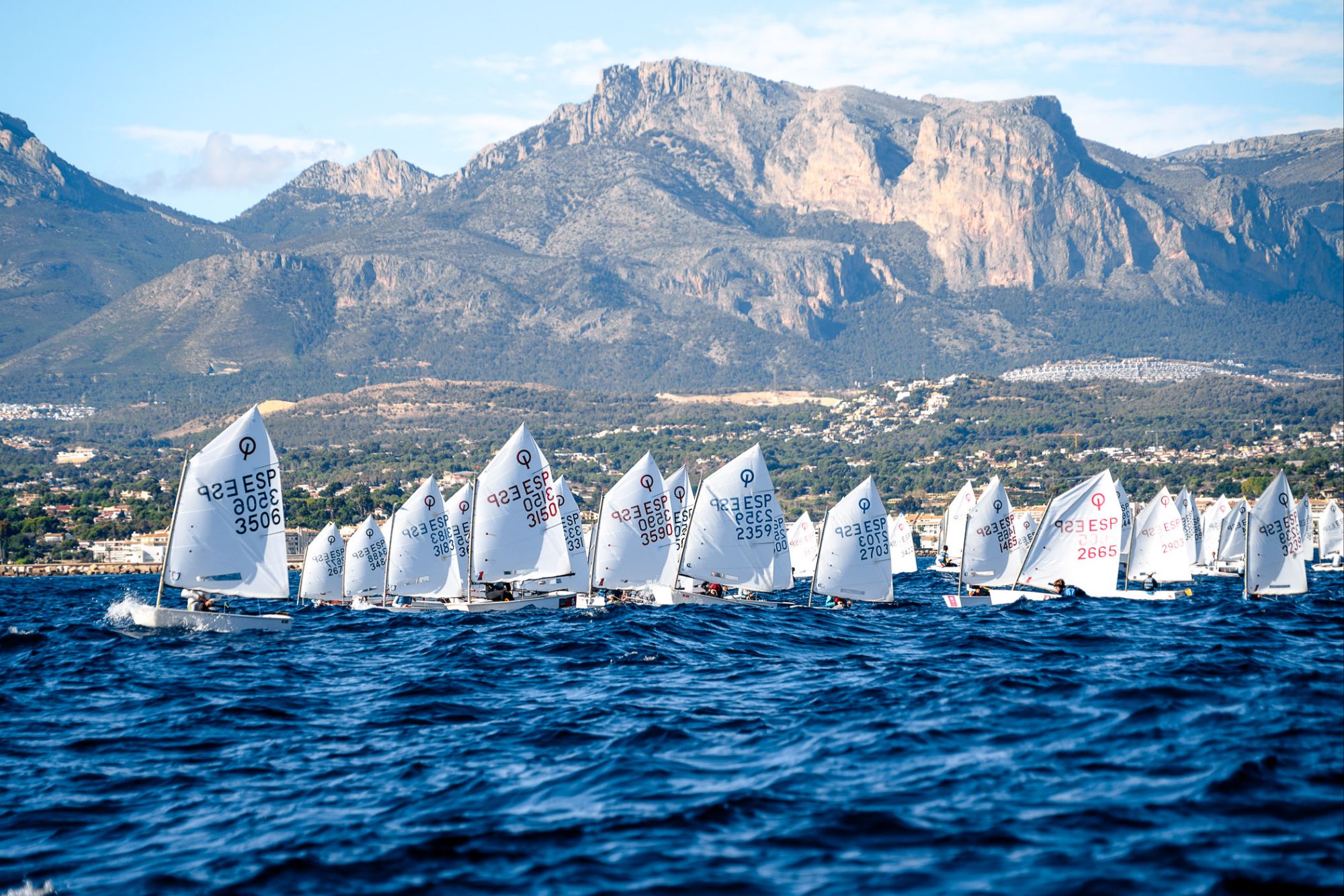 Més de 150 joves regatistes participen en el Open Classe Optimist d’Altea Més de 150 joves regatistes participen en el Open Classe Optimist d’Altea