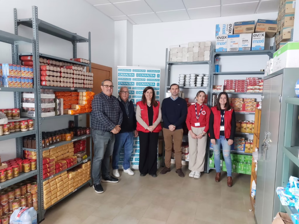 La Fundació Caixaltea realitza una donació d’aliments a la Creu Roja d’Altea La Fundació Caixaltea realitza una donació d’aliments a la Creu Roja d’Altea
