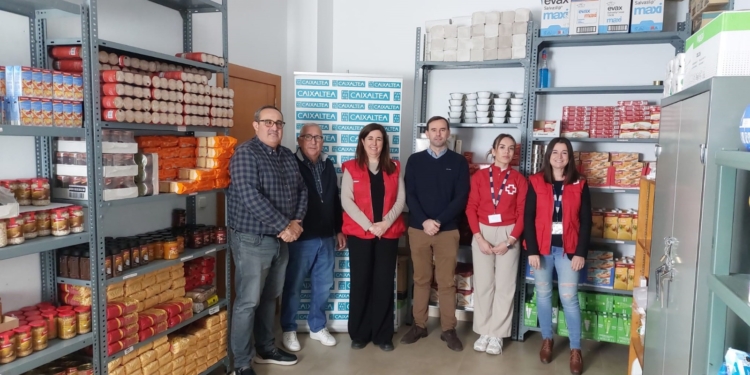 La Fundació Caixaltea realitza una donació d’aliments a la Creu Roja d’Altea La Fundació Caixaltea realitza una donació d’aliments a la Creu Roja d’Altea