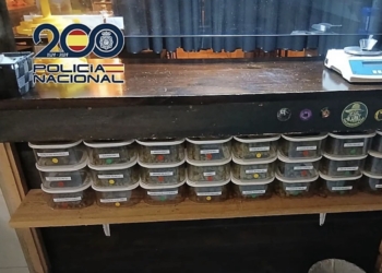 Desmantellat un punt de venda de drogues i detingudes dues persones a l’Alfàs del Pi Desmantellat un punt de venda de drogues i detingudes dues persones a l’Alfàs del Pi