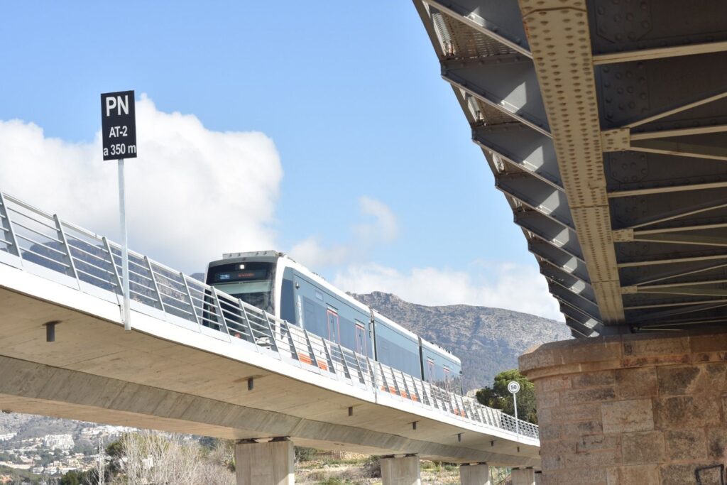 La Línia 9 del TRAM d’Alacant entre Benidorm i Dénia complix un any en servici completament renovada amb més de 1,4 milions de viatgers La Línia 9 del TRAM d’Alacant entre Benidorm i Dénia complix un any en servici completament renovada amb més de 1,4 milions de viatgers