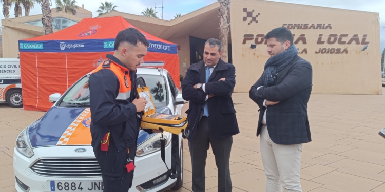 La Fundació Caixaltea dona dos desfibril·ladors a Protecció Civil de La Vila Joiosa La Fundació Caixaltea dona dos desfibril·ladors a Protecció Civil de La Vila Joiosa