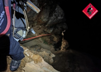 [Video] Rescat nocturn als penya-segats de Toix després de quedar un escalador bloquejat a la paret