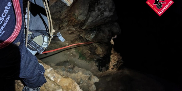 [Video] Rescat nocturn als penya-segats de Toix després de quedar un escalador bloquejat a la paret