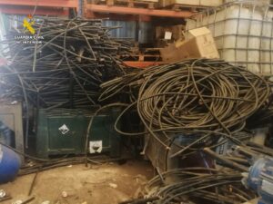 La Guàrdia Civil deté a tres persones i investiga a altres sis per robatori de cablejat en la Comarca La Guàrdia Civil deté a tres persones i investiga a altres sis per robatori de cablejat en la Comarca