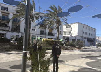 La Policia Local tanca l’accés a l’Avinguda Comunitat Valenciana per risc de caiguda d’elements urbans pel temporal de vent La Policia Local tanca l’accés a l’Avinguda Comunitat Valenciana per risc de caiguda d’elements urbans pel temporal de vent