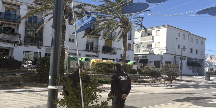 La Policia Local tanca l’accés a l’Avinguda Comunitat Valenciana per risc de caiguda d’elements urbans pel temporal de vent