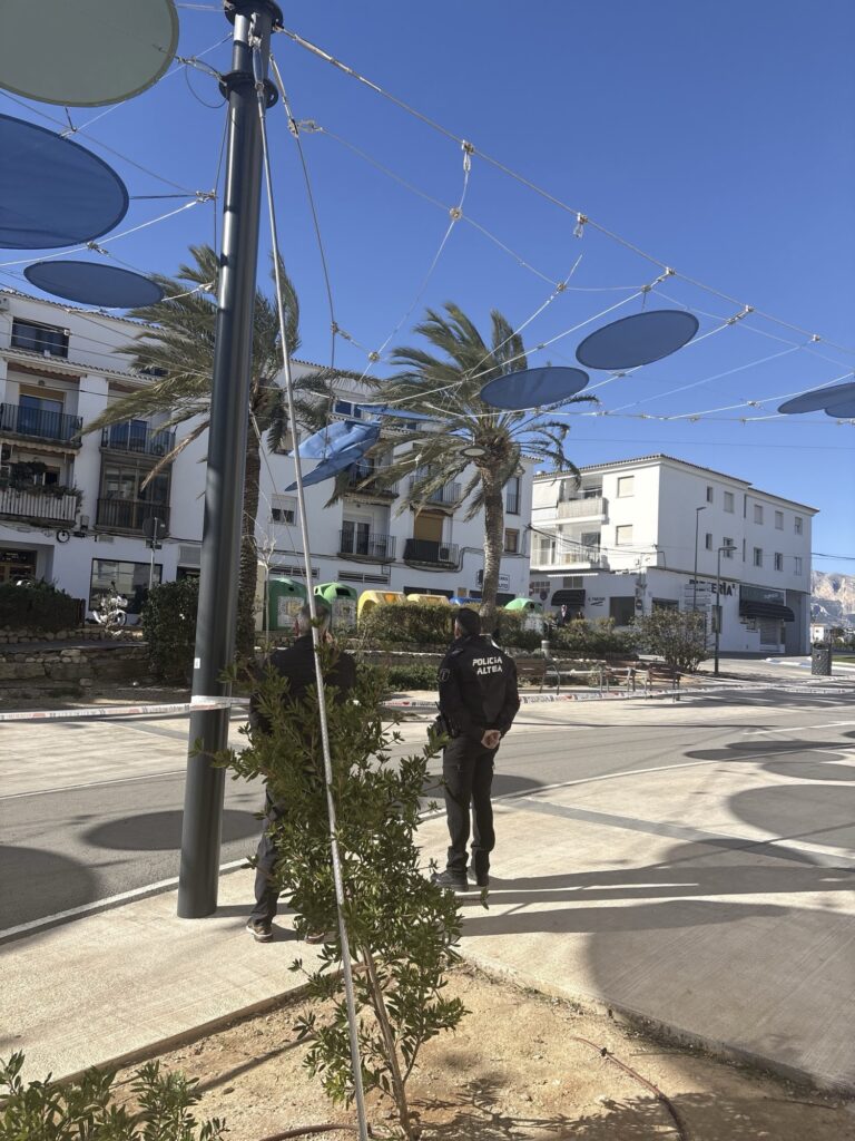 La Policia Local tanca l’accés a l’Avinguda Comunitat Valenciana per risc de caiguda d’elements urbans pel temporal de vent