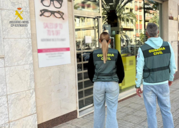 La Guàrdia Civil deté a quatre persones per un robatori amb violència en una òptica de La Marina