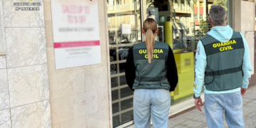 La Guàrdia Civil deté a quatre persones per un robatori amb violència en una òptica de La Marina