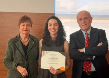 L’alteana Marina Carrillo rep el premi al millor expedient de Medicina de la Universitat de València