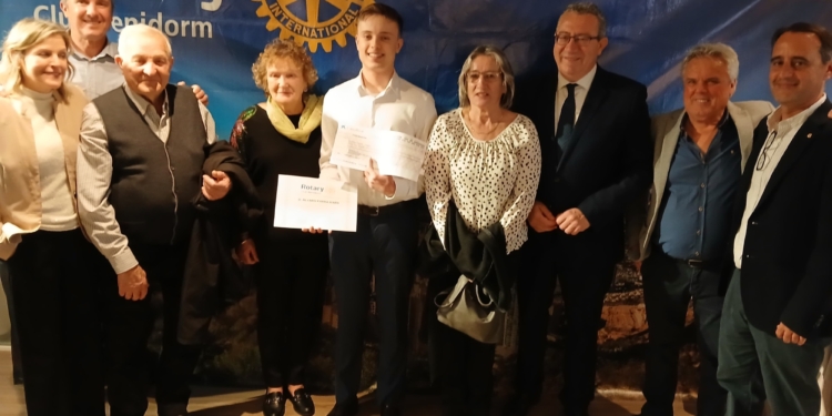 Álvaro Parra Ivars, d’Altea, guanya el XIV Premi “Isidro Cortina” per la millor nota en les proves d’accés a la Universitat