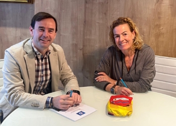 Renovació de l’acord de col·laboració entre la Fundació Caixaltea i el Club Esportiu Vila Blanca d’Handbol Renovació de l’acord de col·laboració entre la Fundació Caixaltea i el Club Esportiu Vila Blanca d’Handbol