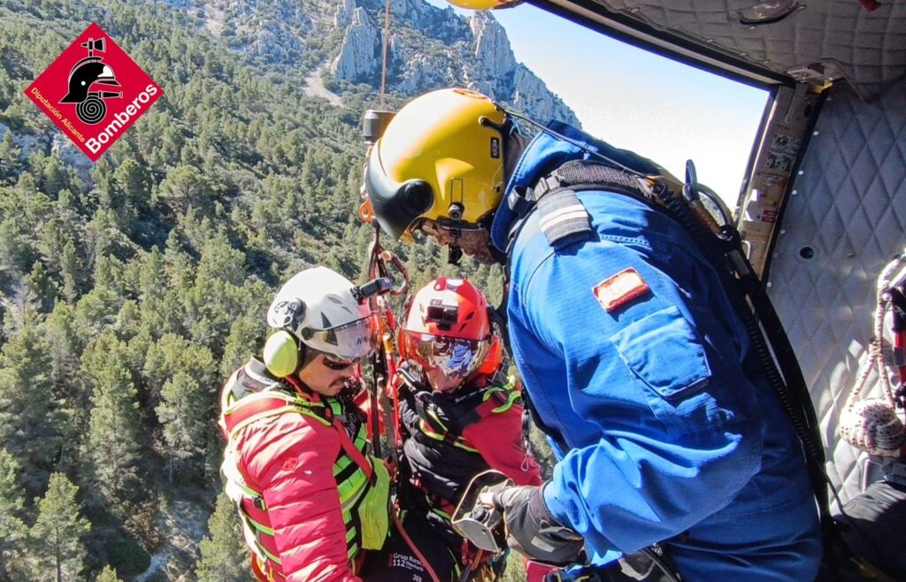 Rescatada una dona de 59 anys a la Serra de Bèrnia amb una possible fractura al colze després d’una caiguda Rescatada una dona de 59 anys a la Serra de Bèrnia amb una possible fractura al colze després d’una caiguda