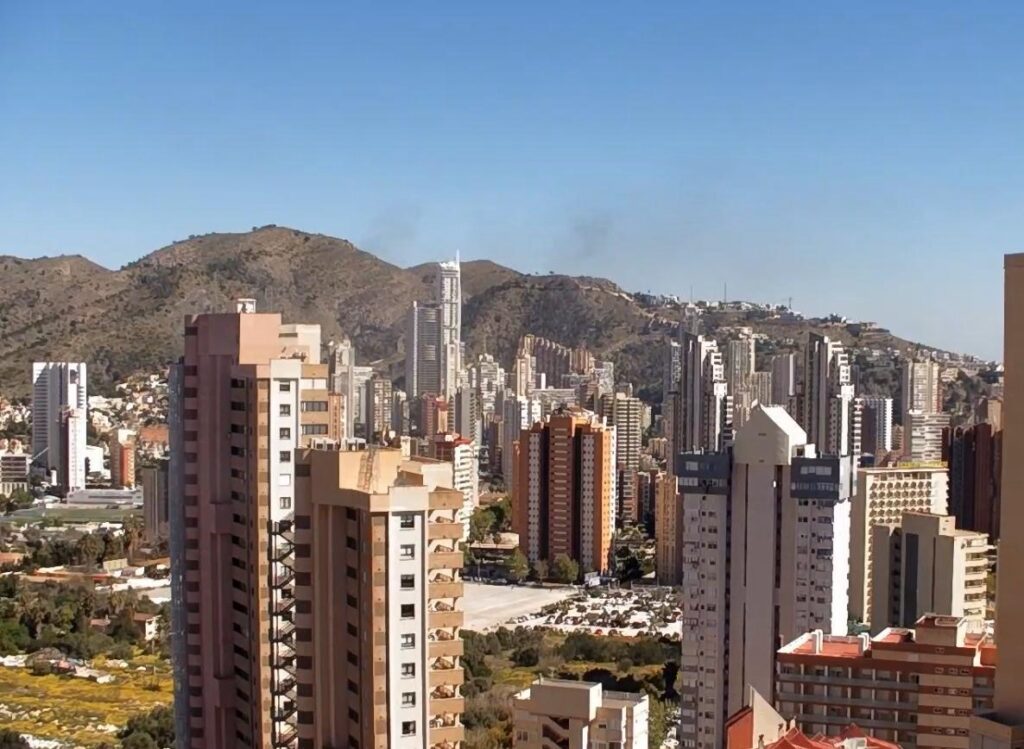 [Controlat] Incendi forestal a la Serra Gelada, a Benidorm