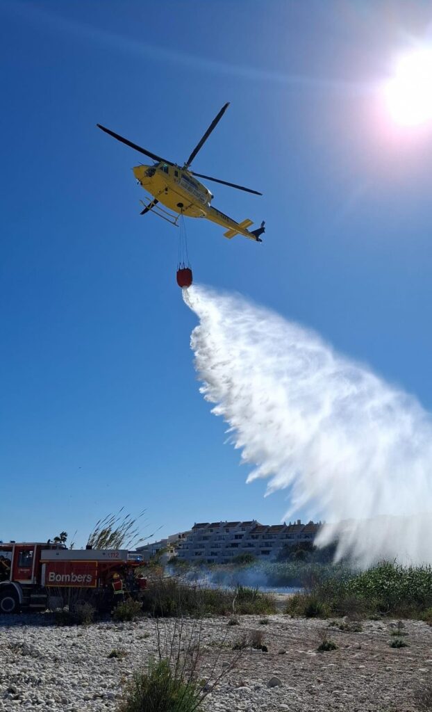 [Controlat] Declarat un incendi de vegetació a Altea