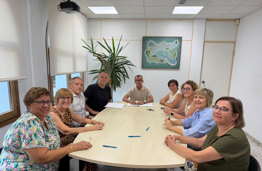 Fa uns dies prenien possessió com a funcionàries en pràctiques del lloc d’Administratives de l’Administració General, Ana María Pérez Gallastegui, Mª Jesús Ronda Orozco, Maria Planells Ripoll, Mª Carmen Gironés Pastor, Adela Pla Vitoria, Sonia Calvo León i Mercedes Molera Torrero