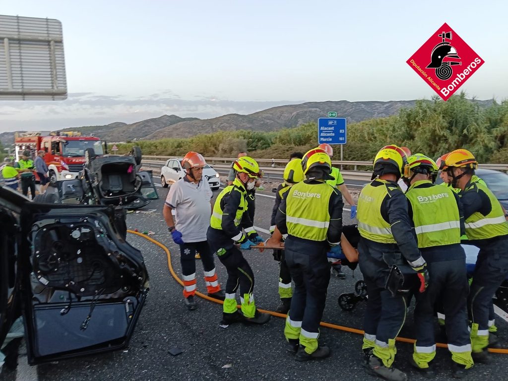 Dos ferits greus i un lleu en un aparatós accident en l’AP-7