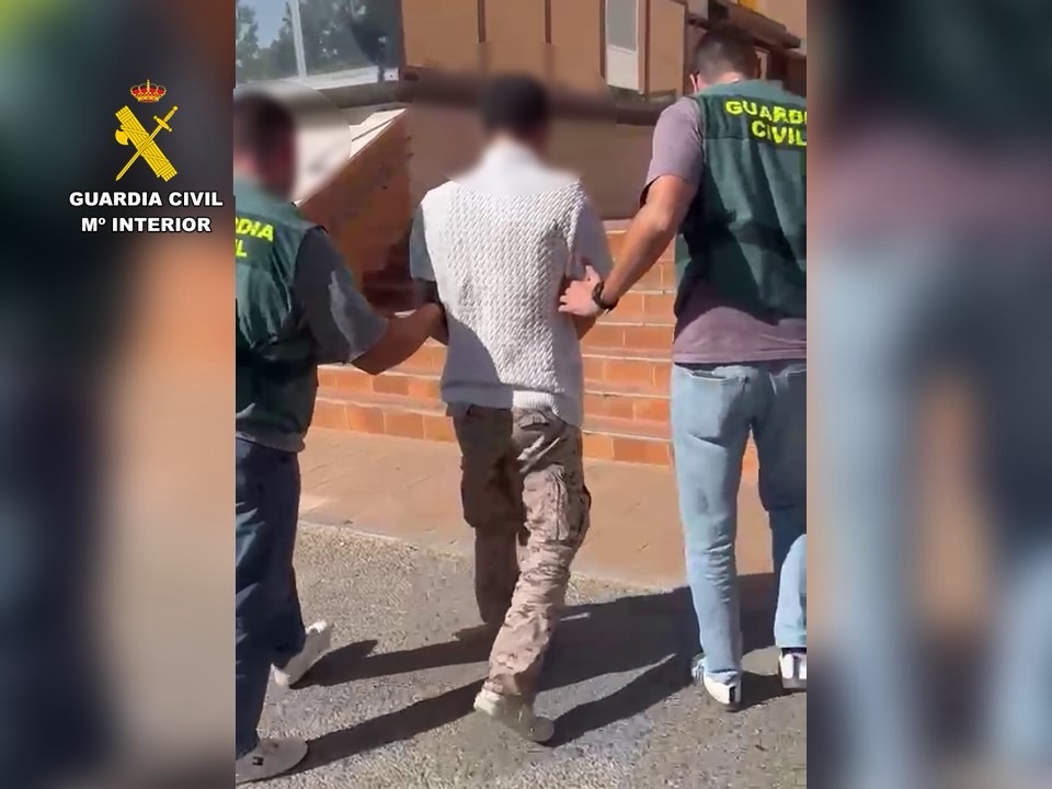Una estafa de 76.620 euros a una veïna d’Altea acaba amb dos detinguts després de suplantar la seua línia telefònica